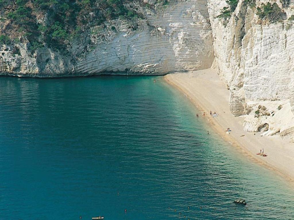 Hotel Alba Del Gargano Матината Екстериор снимка